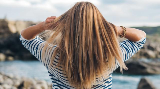 How to Air-Dry Hair Without Frizz: Simple Tips for Smooth Hair How to Air-Dry Hair Without Frizz: Simple Tips for Smooth Hair