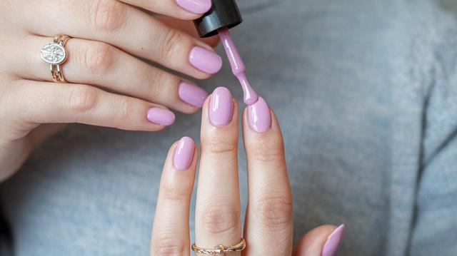 How to Avoid Air Bubbles in Nail Polish: Simple Tips for Smooth Nails How to Avoid Air Bubbles in Nail Polish: Simple Tips for Smooth Nails
